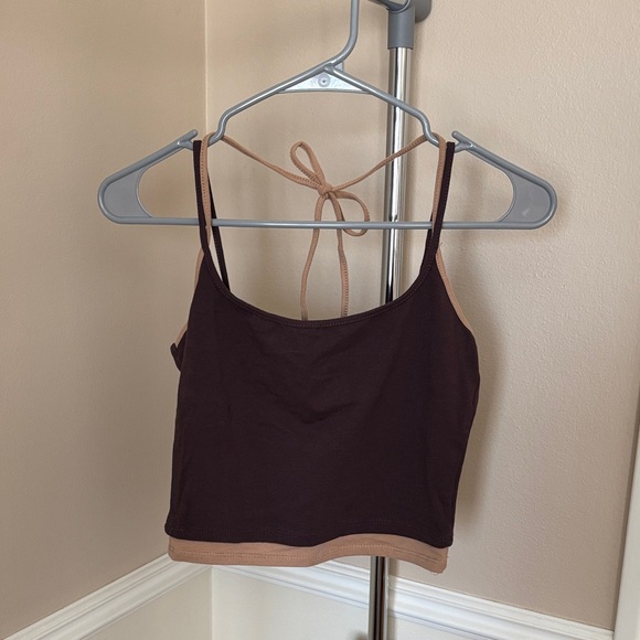 Set of Two Tank Tops Size Medium - Picture 5 of 7